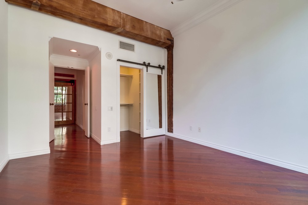 Virtual tour photo 25 of 27 for 500 W Harbor Dr