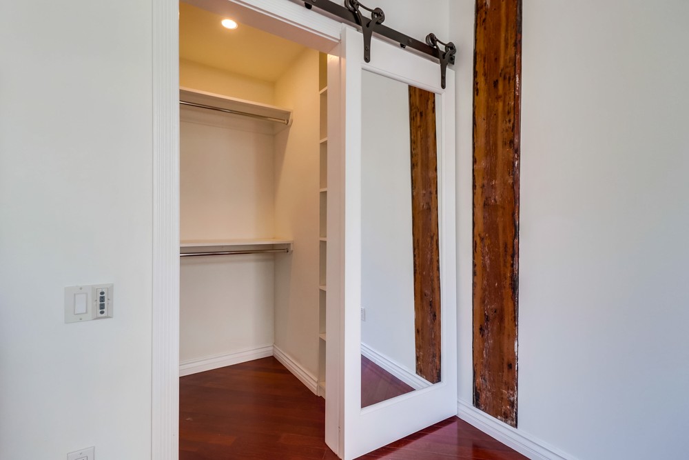 Virtual tour photo 26 of 27 for 500 W Harbor Dr