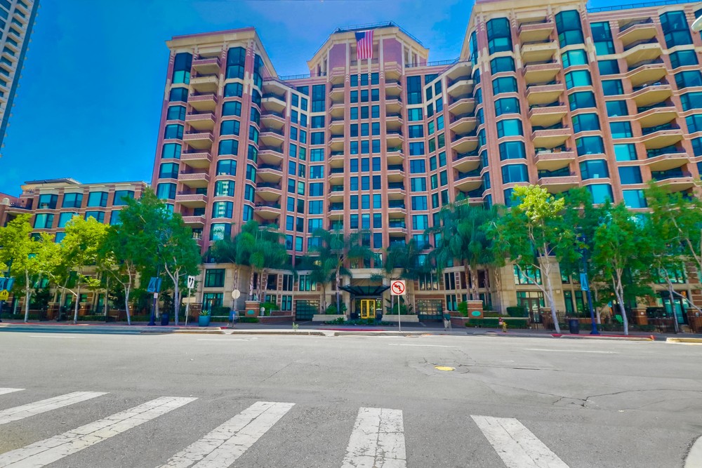 Virtual tour photo 1 of 47 for 500 W Harbor Dr