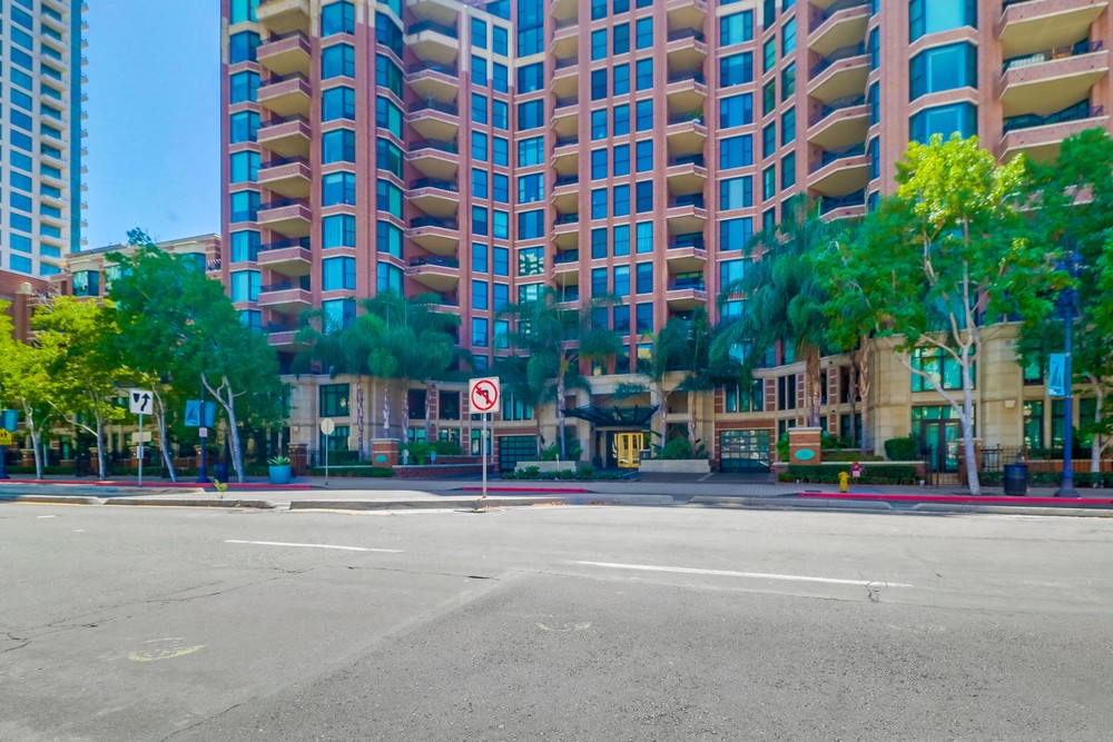Virtual tour photo 3 of 47 for 500 W Harbor Dr