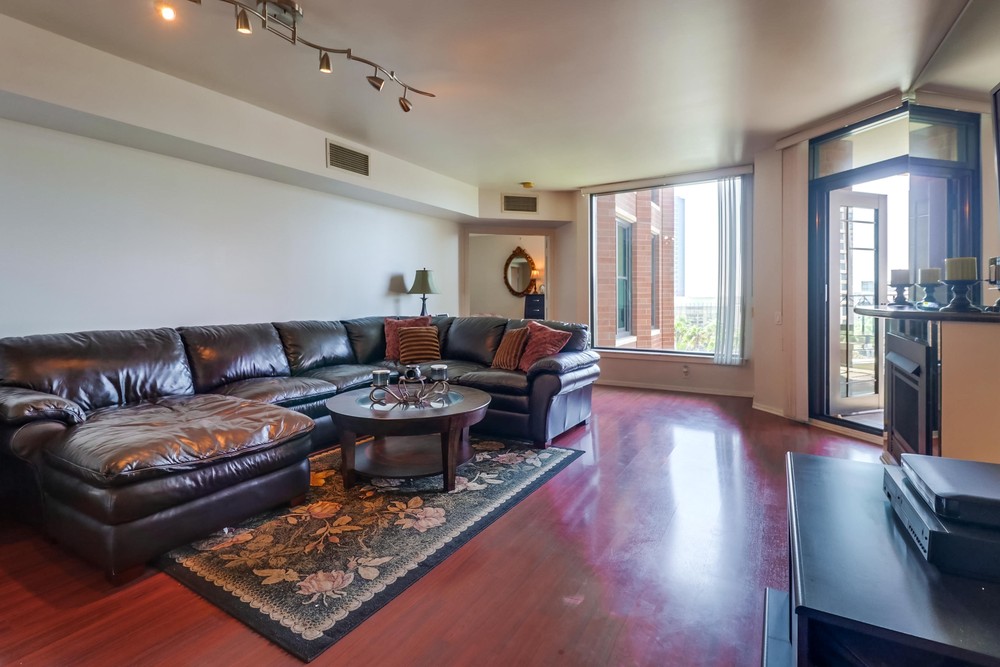 Virtual tour photo 10 of 47 for 500 W Harbor Dr