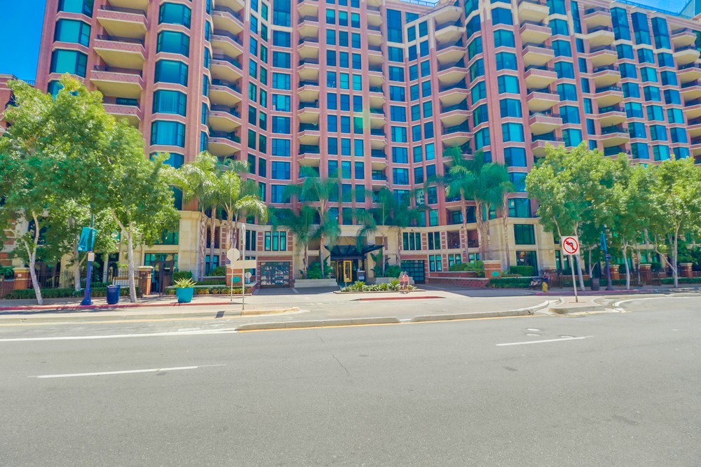 Virtual tour photo 4 of 52 for 500 W Harbor Dr