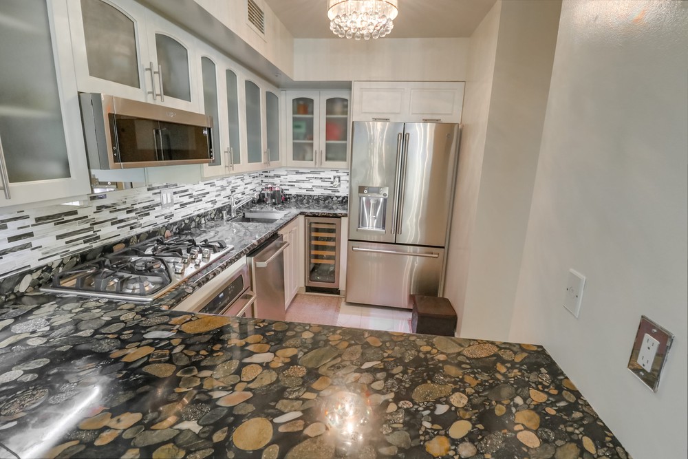 Virtual tour photo 18 of 52 for 500 W Harbor Dr
