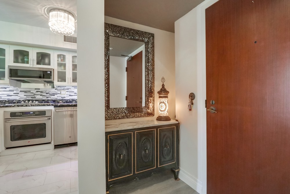 Virtual tour photo 23 of 52 for 500 W Harbor Dr