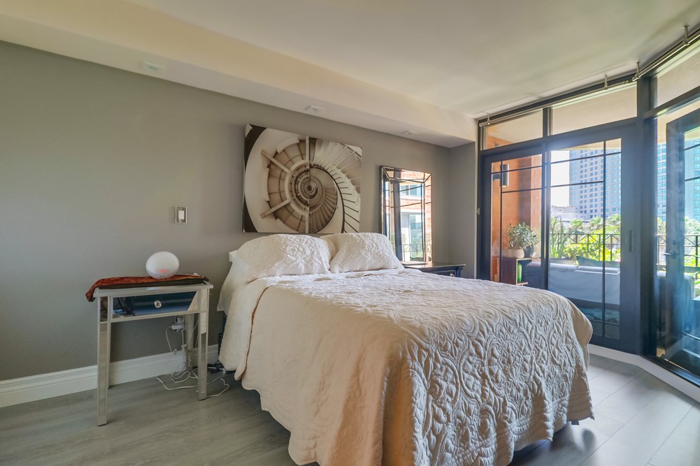 Virtual tour photo 33 of 52 for 500 W Harbor Dr