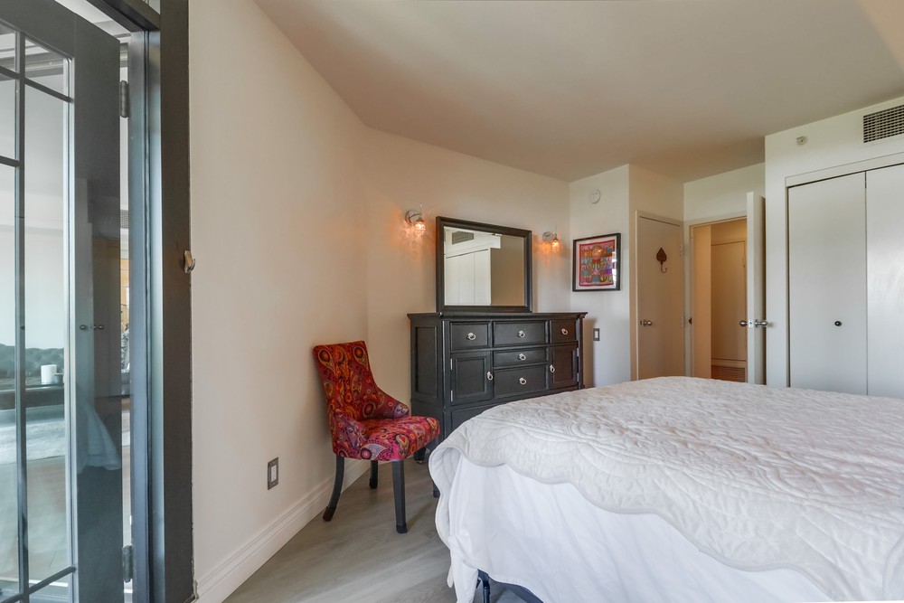 Virtual tour photo 35 of 52 for 500 W Harbor Dr