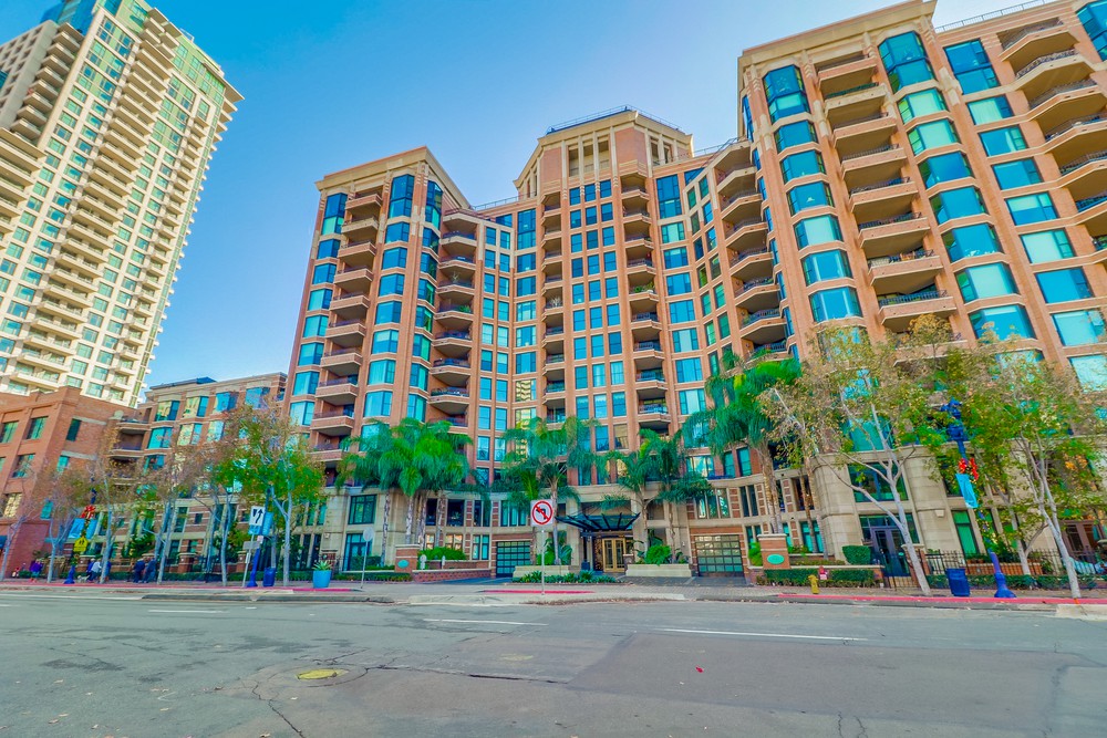 Virtual tour photo 3 of 54 for 500 W Harbor Dr UNIT 612