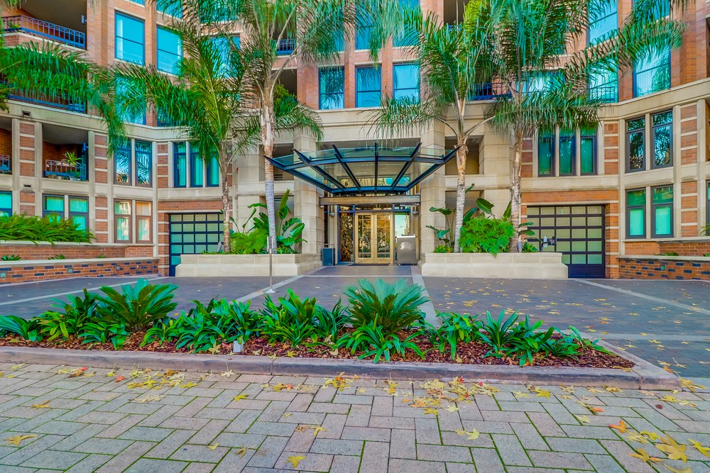 Virtual tour photo 4 of 54 for 500 W Harbor Dr UNIT 612