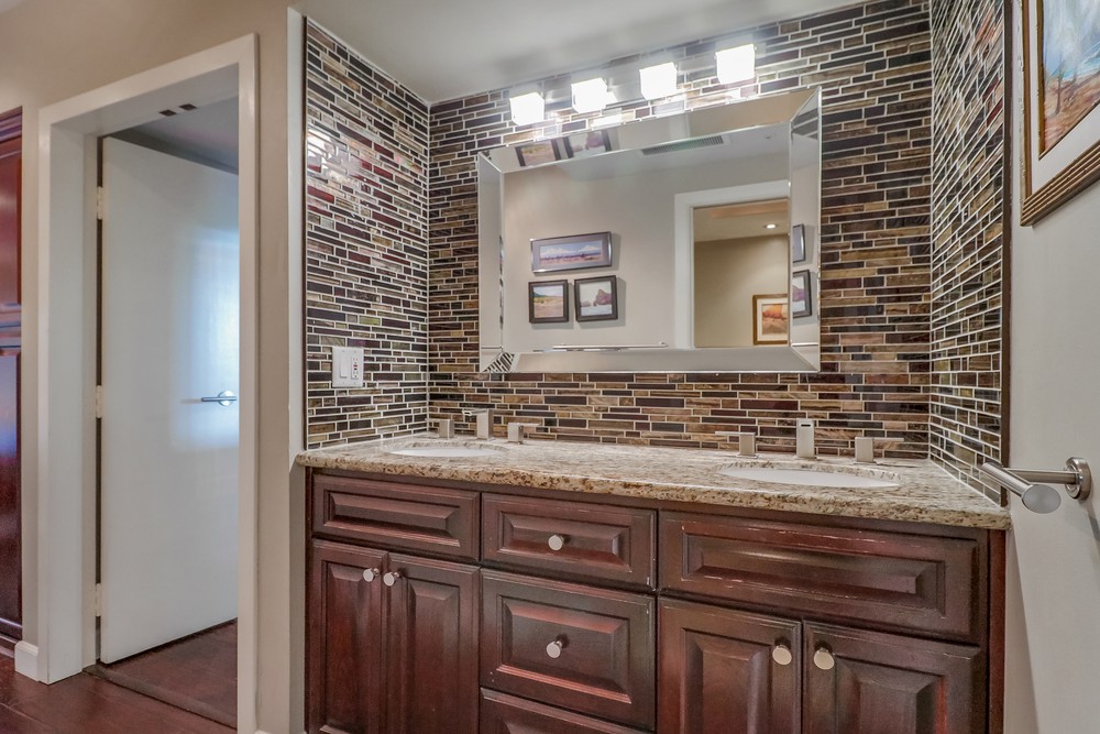 Virtual tour photo 37 of 54 for 500 W Harbor Dr UNIT 612