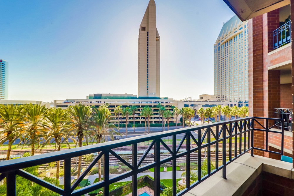 Virtual tour photo 44 of 54 for 500 W Harbor Dr UNIT 612