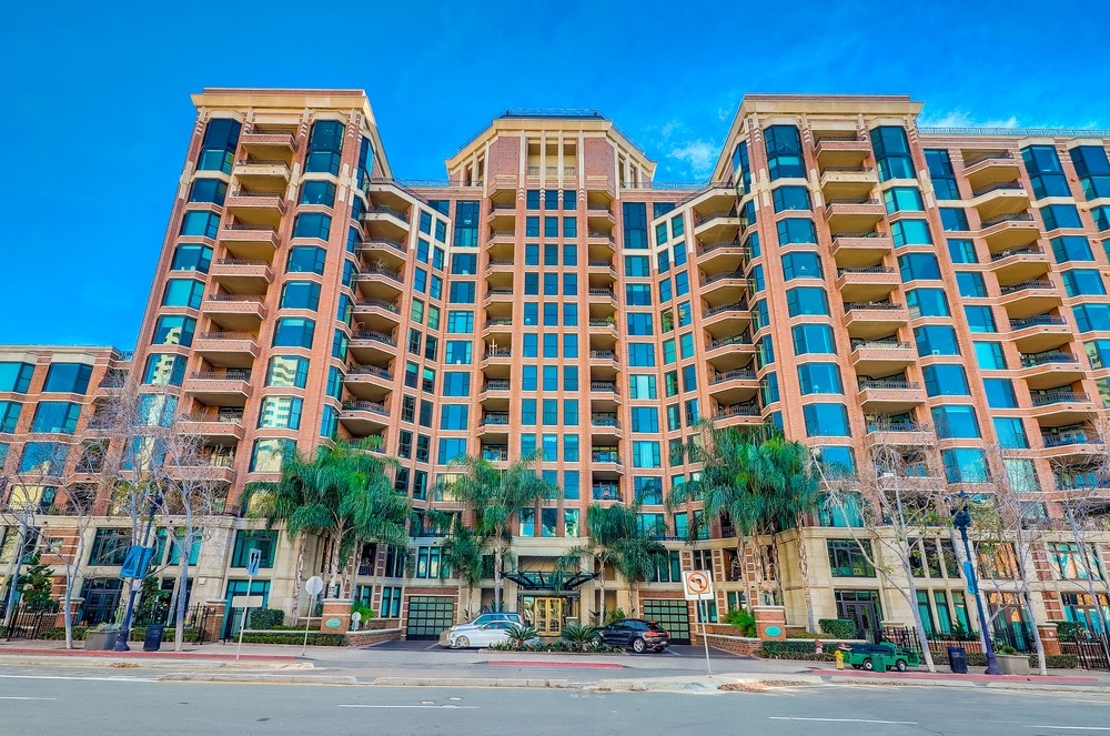 Virtual tour photo 1 of 51 for 500 W Harbor Dr UNIT 807