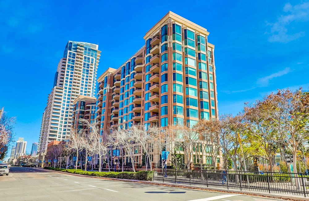 Virtual tour photo 3 of 51 for 500 W Harbor Dr UNIT 807