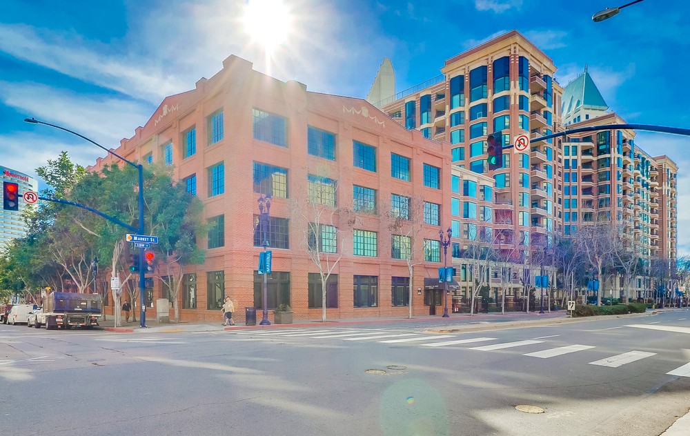 Virtual tour photo 4 of 51 for 500 W Harbor Dr UNIT 807