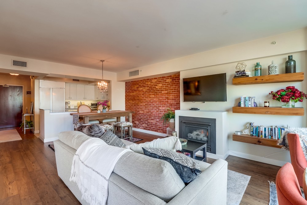 Virtual tour photo 11 of 51 for 500 W Harbor Dr UNIT 807