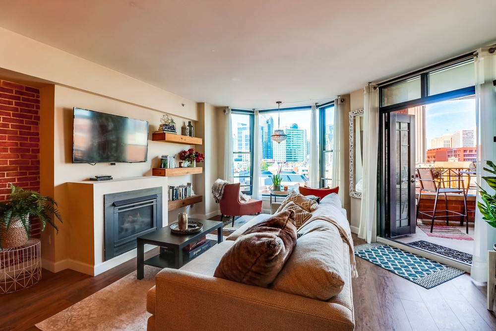 Virtual tour photo 12 of 51 for 500 W Harbor Dr UNIT 807