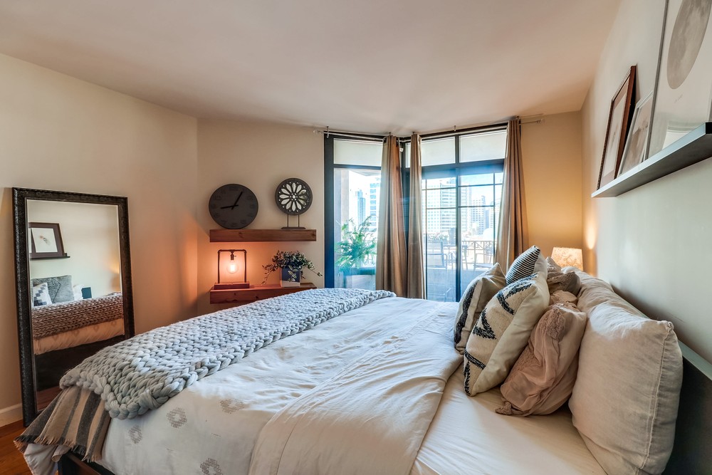 Virtual tour photo 31 of 51 for 500 W Harbor Dr UNIT 807