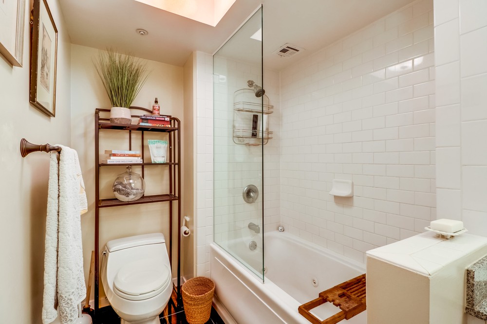 Virtual tour photo 37 of 51 for 500 W Harbor Dr UNIT 807