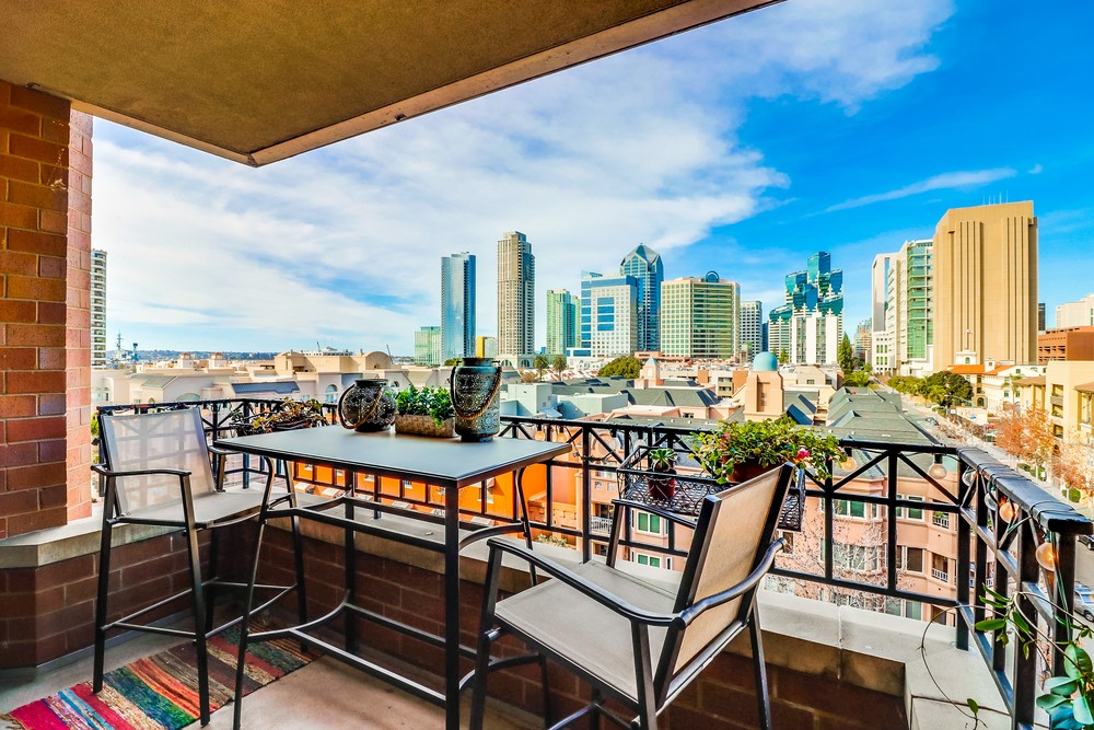 Virtual tour photo 39 of 51 for 500 W Harbor Dr UNIT 807
