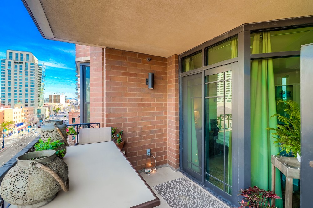 Virtual tour photo 43 of 51 for 500 W Harbor Dr UNIT 807