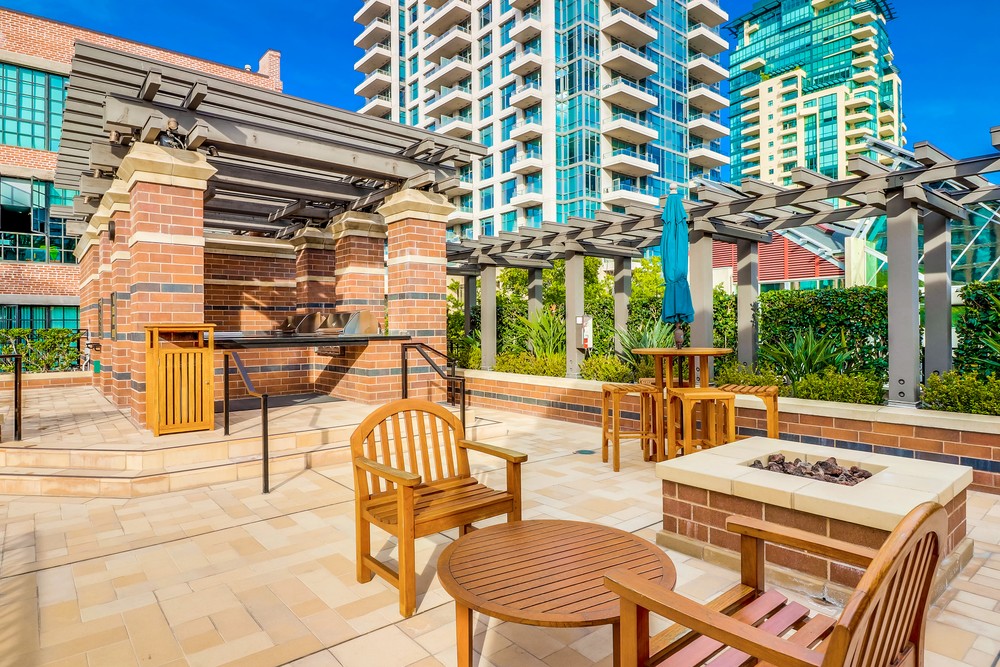 Virtual tour photo 48 of 51 for 500 W Harbor Dr UNIT 807