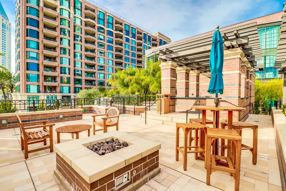 Virtual tour photo 49 of 51 for 500 W Harbor Dr UNIT 807