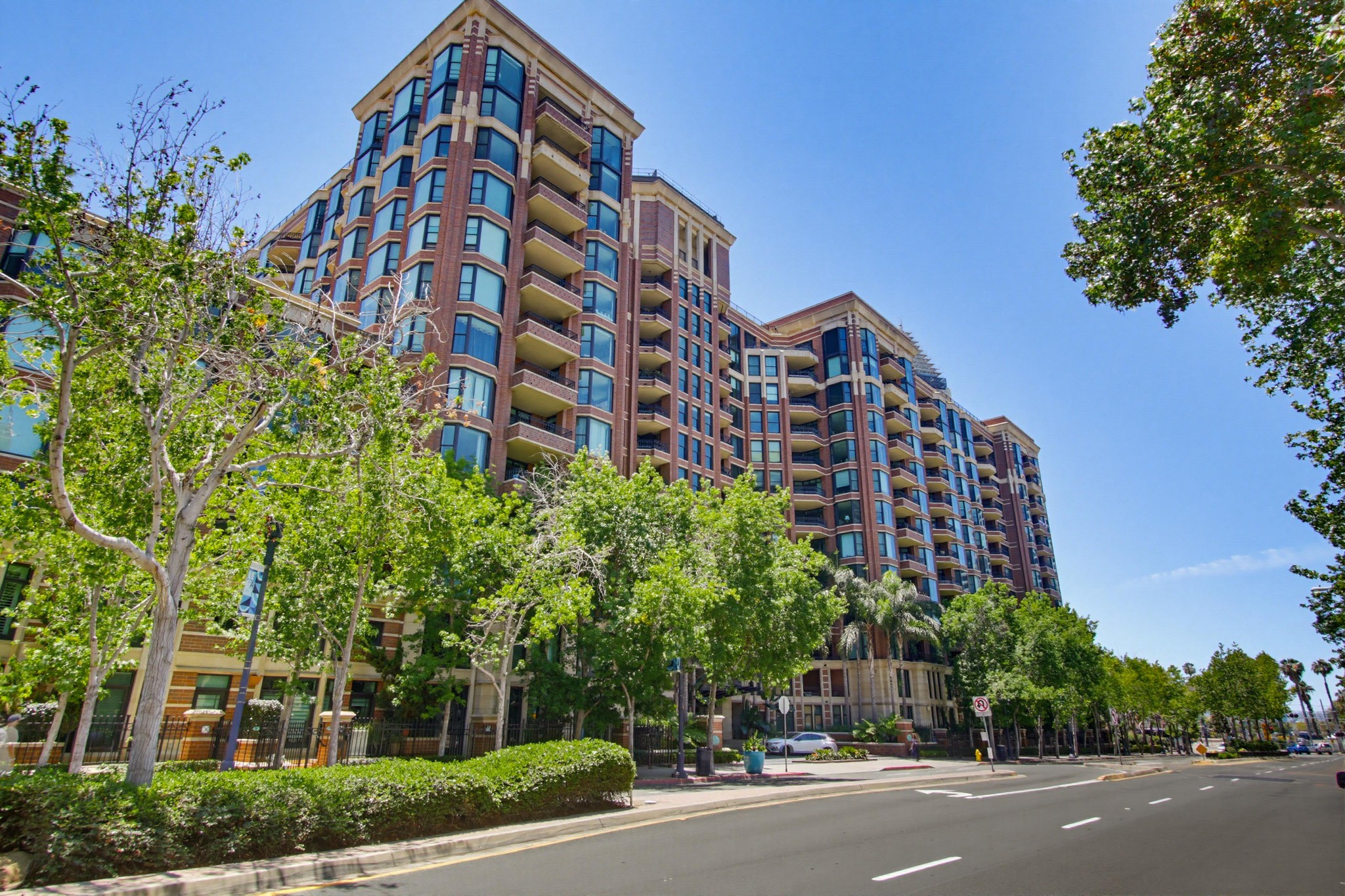 Virtual tour photo 1 of 79 for 500 W Harbor Dr UNIT 905