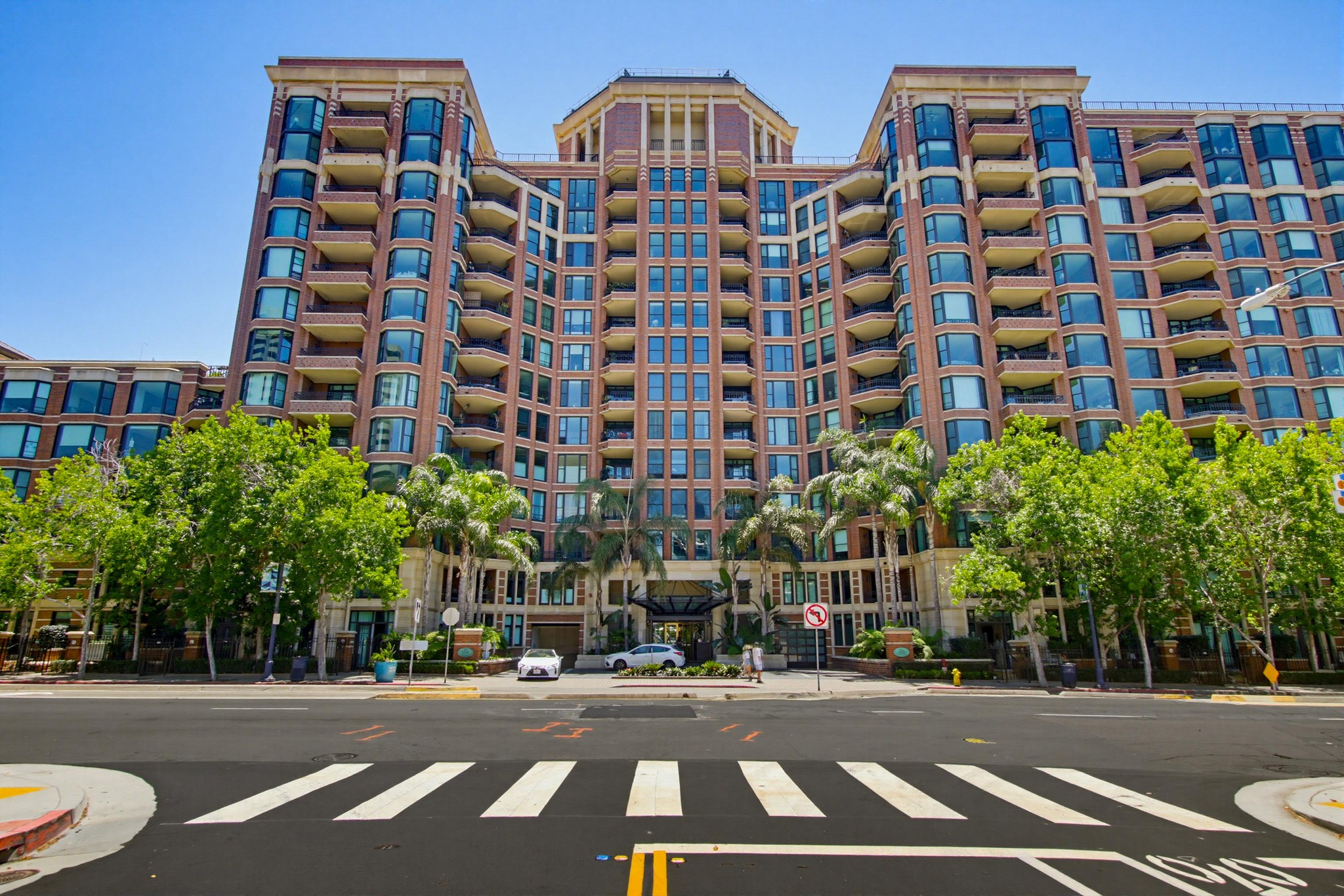 Virtual tour photo 3 of 79 for 500 W Harbor Dr UNIT 905