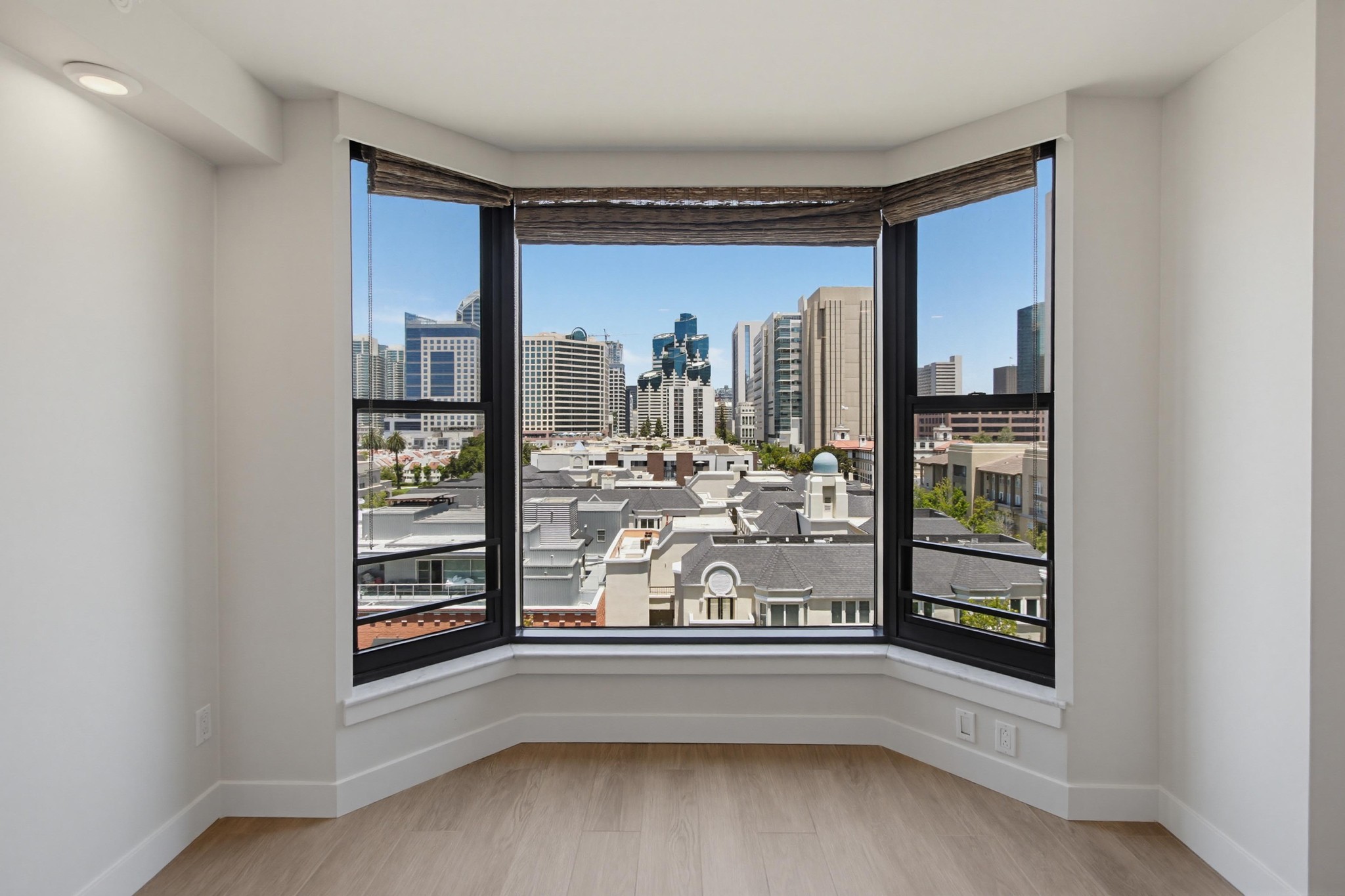 Virtual tour photo 13 of 79 for 500 W Harbor Dr UNIT 905