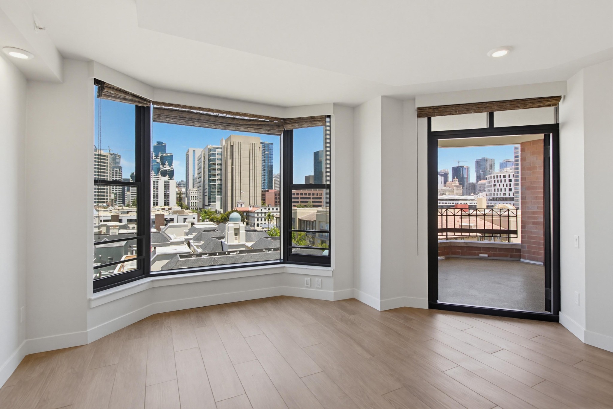Virtual tour photo 14 of 79 for 500 W Harbor Dr UNIT 905