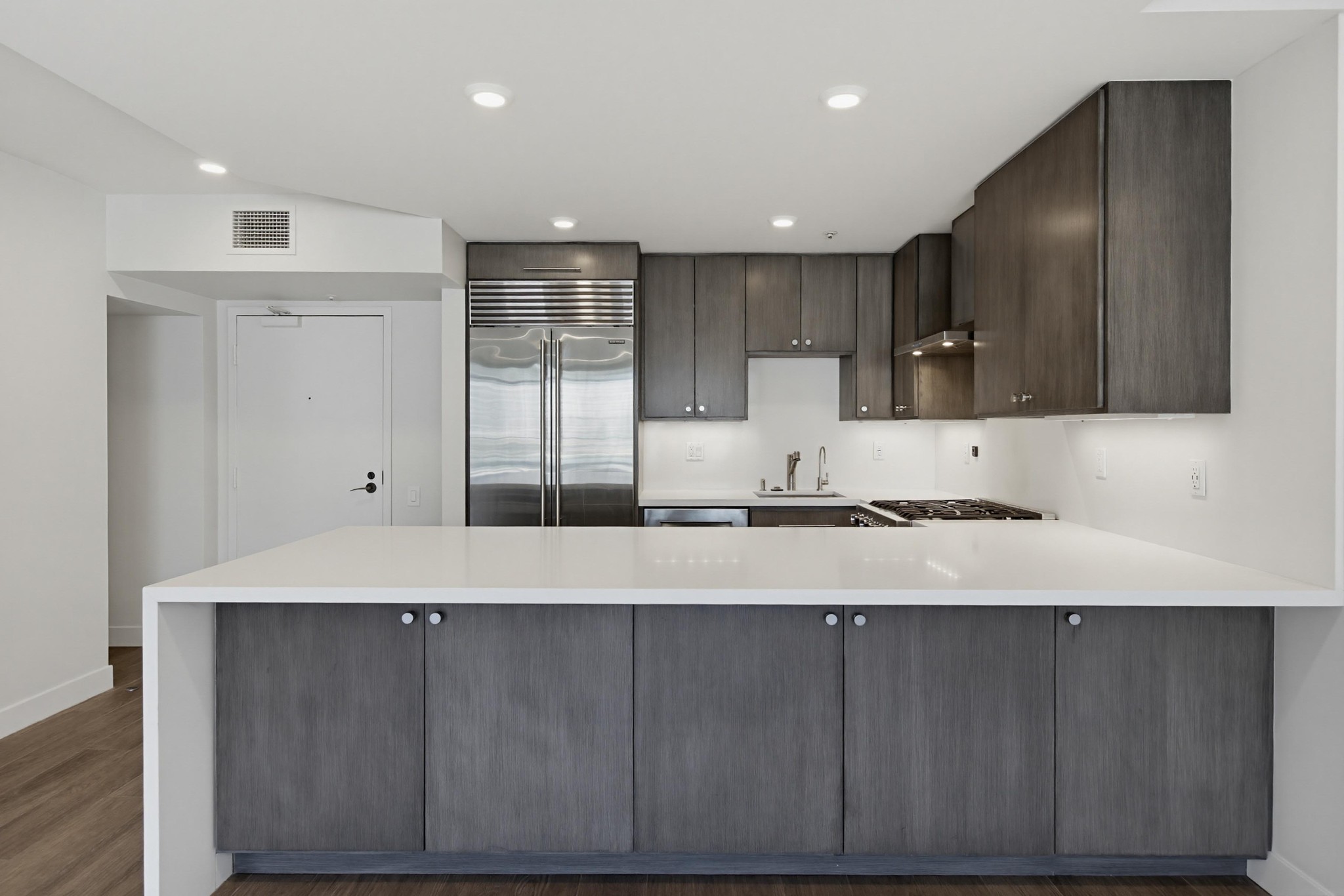 Virtual tour photo 17 of 79 for 500 W Harbor Dr UNIT 905