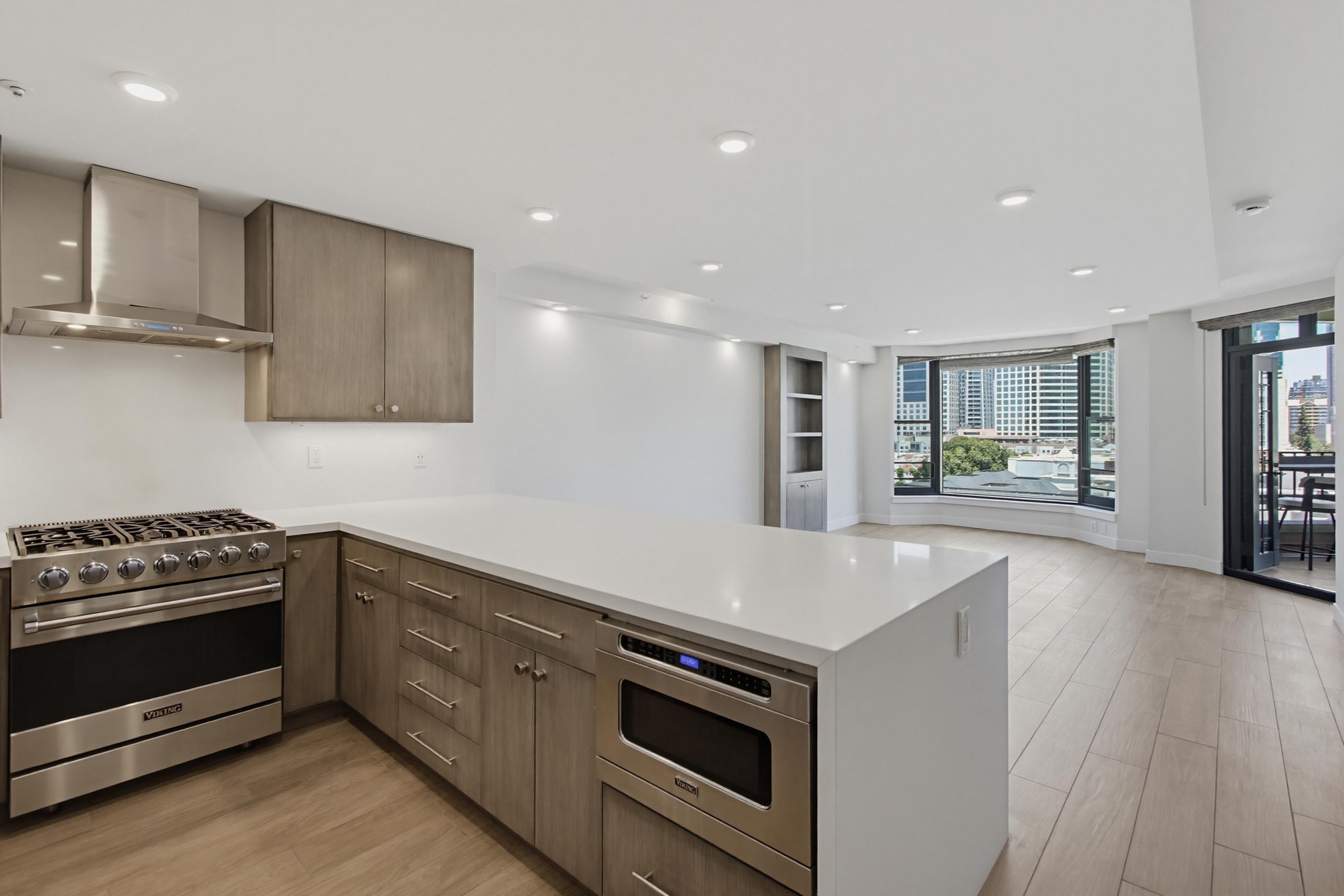 Virtual tour photo 19 of 79 for 500 W Harbor Dr UNIT 905