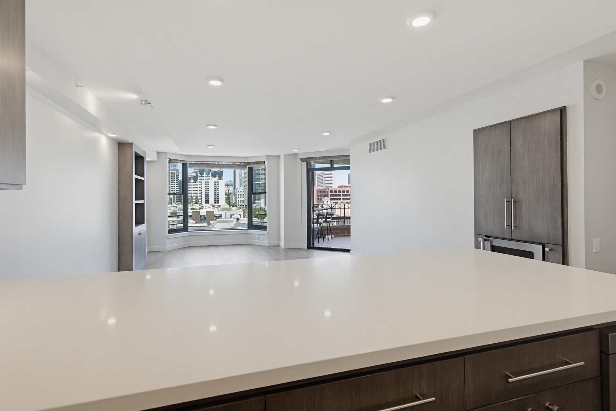 Virtual tour photo 20 of 79 for 500 W Harbor Dr UNIT 905