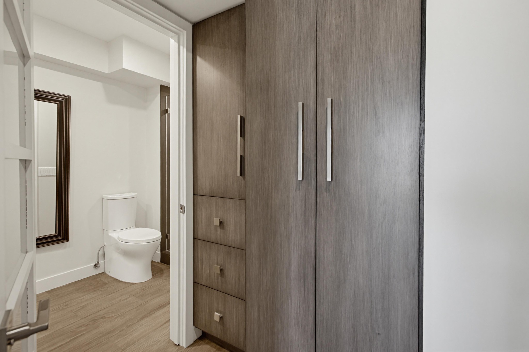 Virtual tour photo 26 of 79 for 500 W Harbor Dr UNIT 905