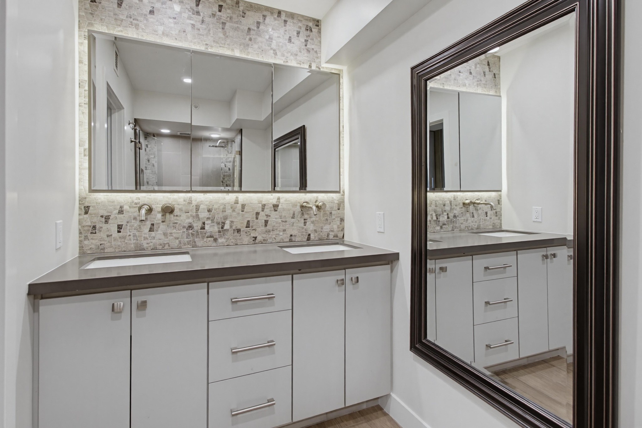 Virtual tour photo 27 of 79 for 500 W Harbor Dr UNIT 905