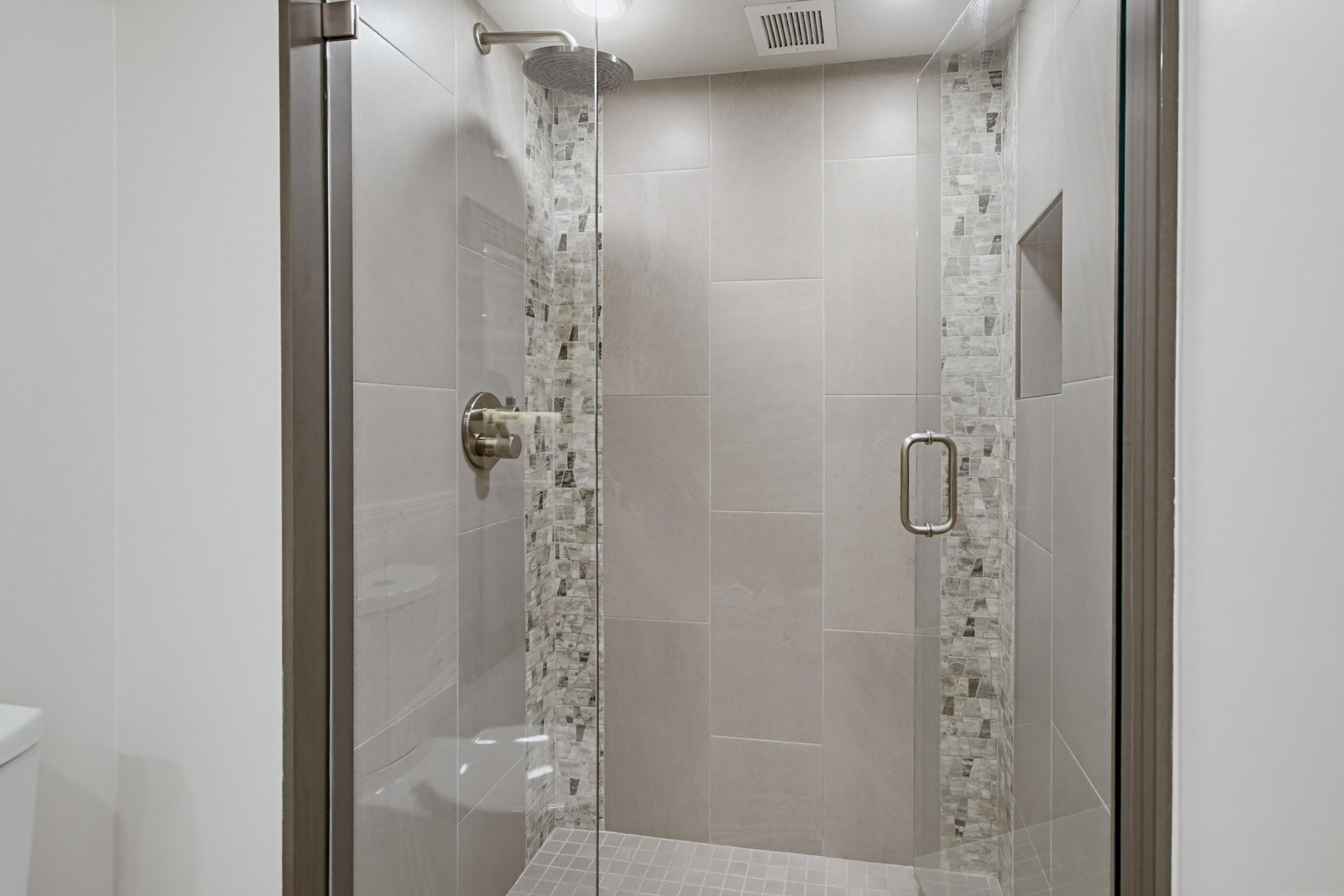 Virtual tour photo 28 of 79 for 500 W Harbor Dr UNIT 905
