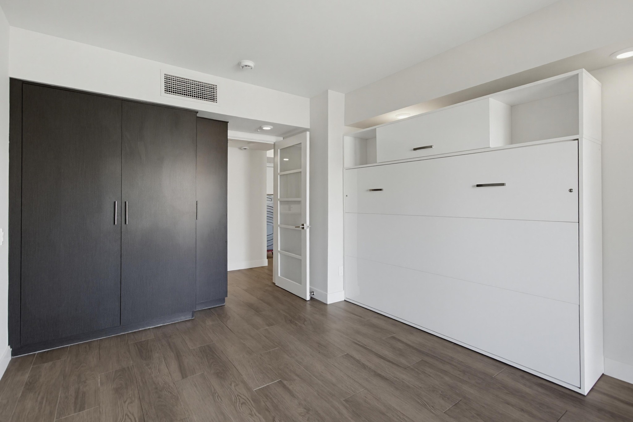 Virtual tour photo 32 of 79 for 500 W Harbor Dr UNIT 905