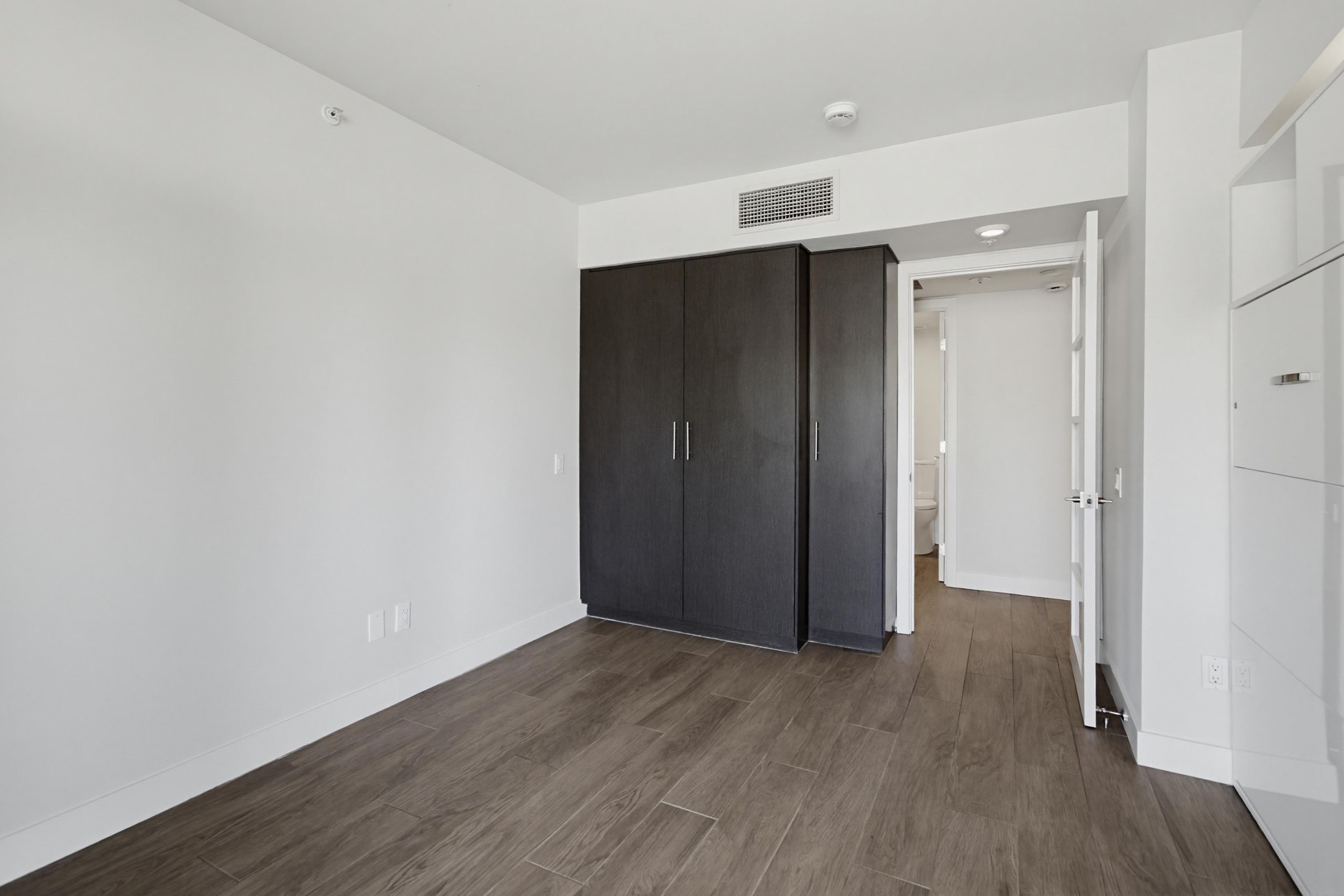 Virtual tour photo 33 of 79 for 500 W Harbor Dr UNIT 905