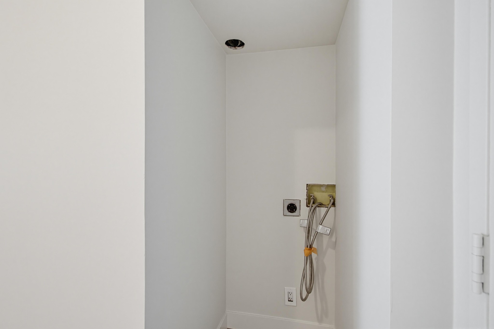Virtual tour photo 34 of 79 for 500 W Harbor Dr UNIT 905