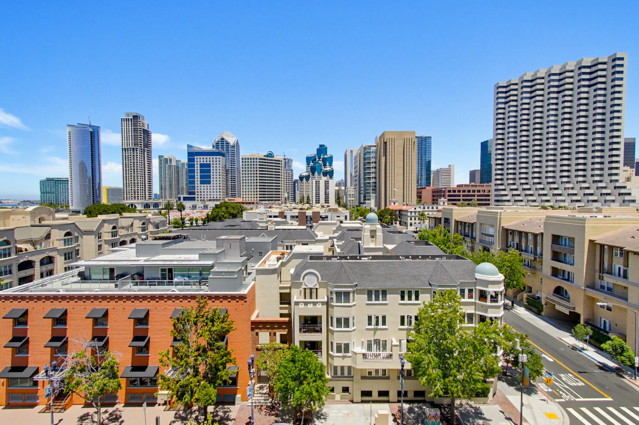 Virtual tour photo 41 of 79 for 500 W Harbor Dr UNIT 905