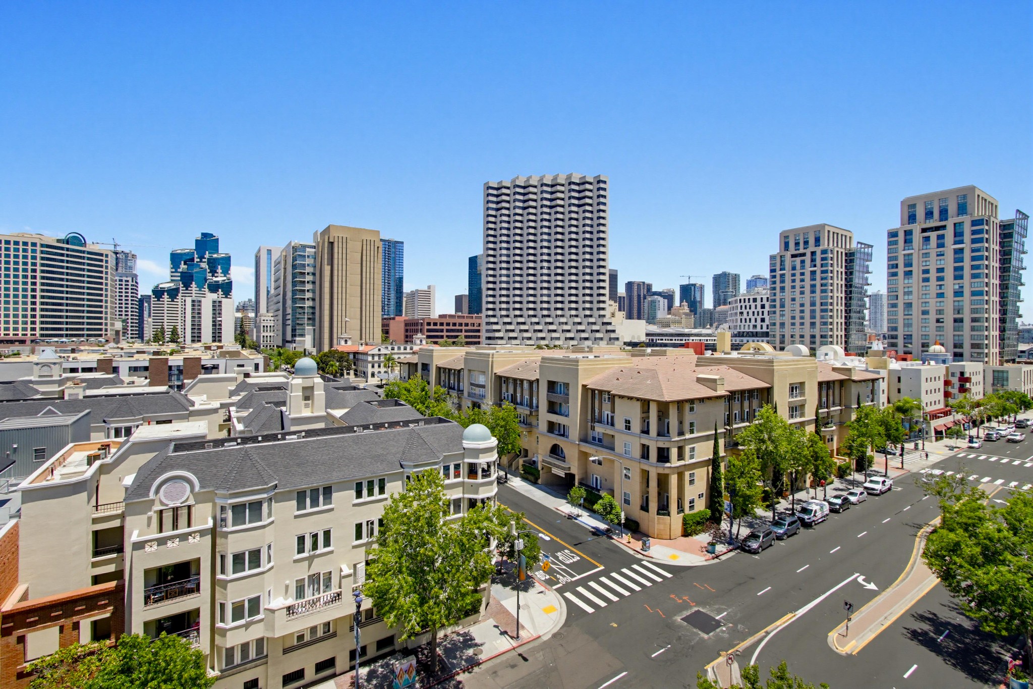Virtual tour photo 42 of 79 for 500 W Harbor Dr UNIT 905