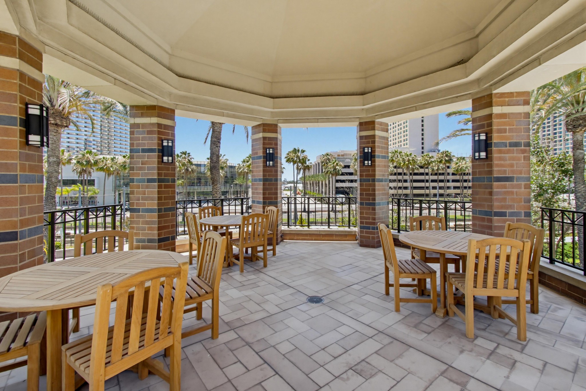 Virtual tour photo 58 of 79 for 500 W Harbor Dr UNIT 905