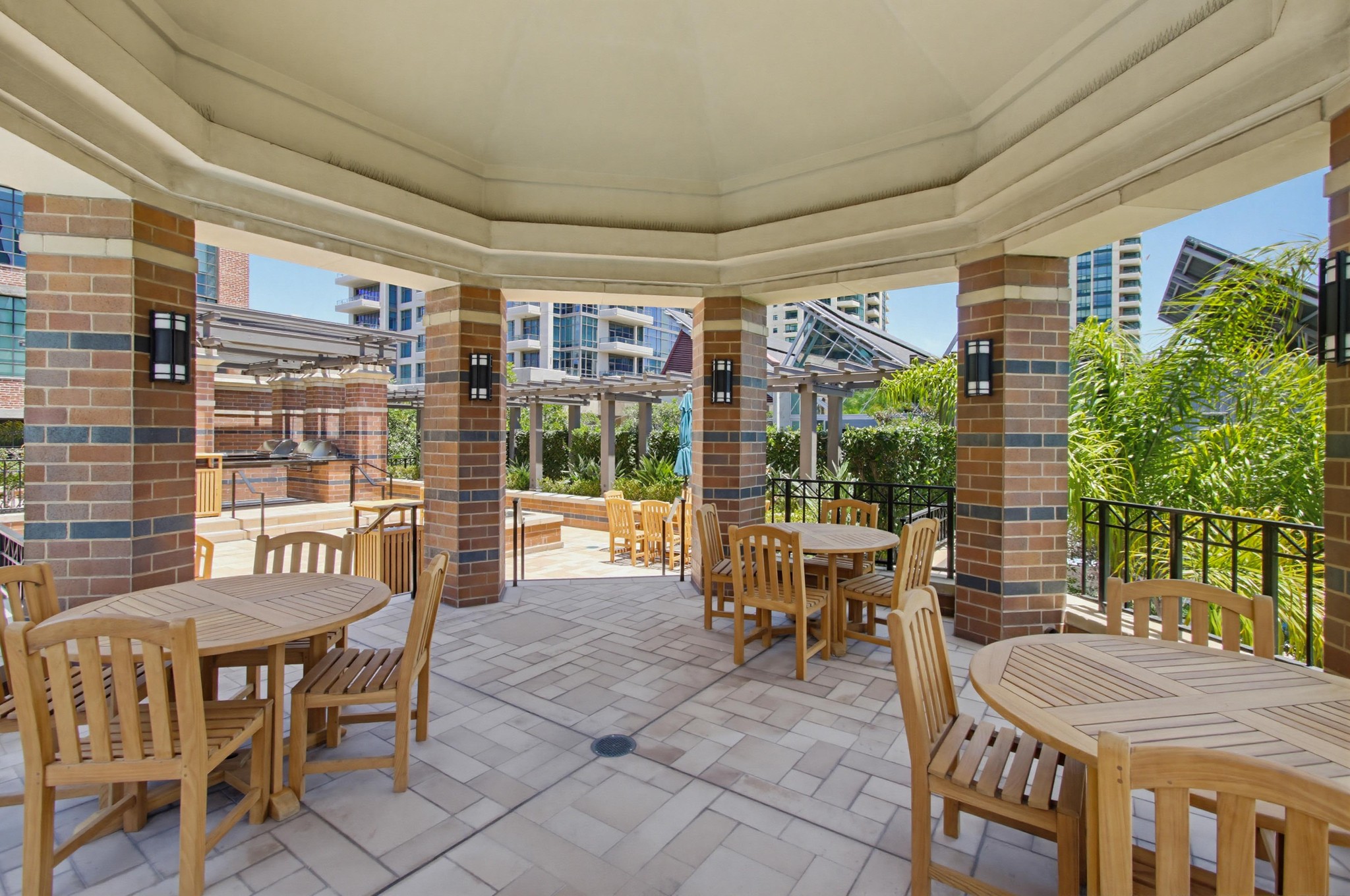 Virtual tour photo 63 of 79 for 500 W Harbor Dr UNIT 905