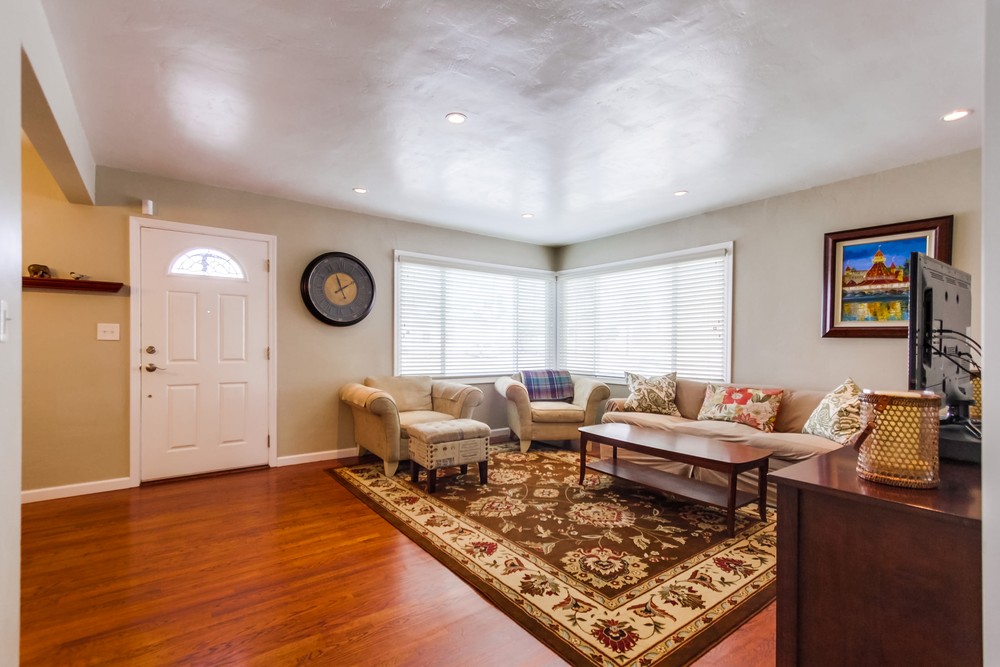 Virtual tour photo 9 of 36 for 5011 Elm St