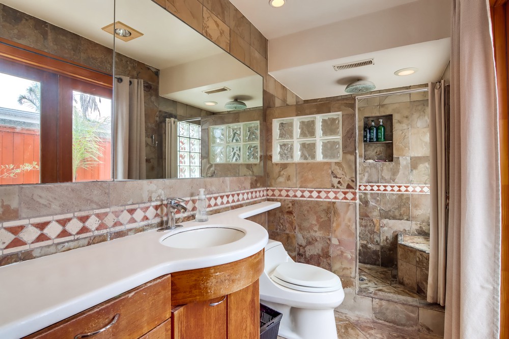 Virtual tour photo 33 of 55 for 5024 Fanuel St