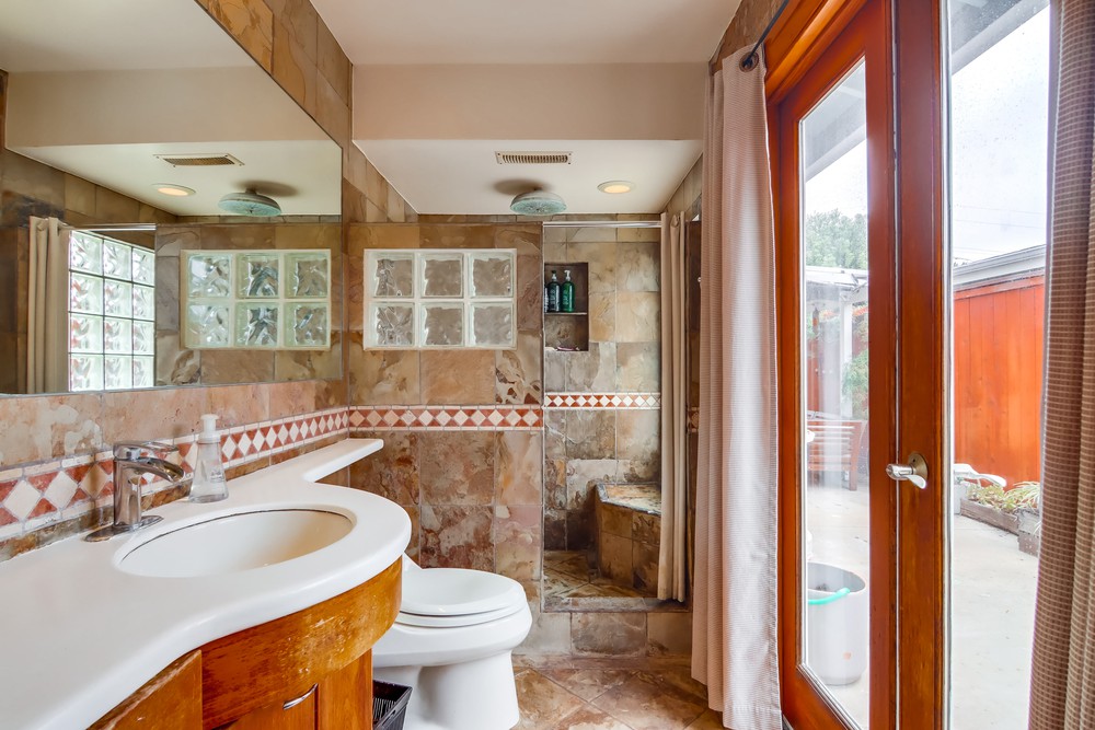 Virtual tour photo 34 of 55 for 5024 Fanuel St