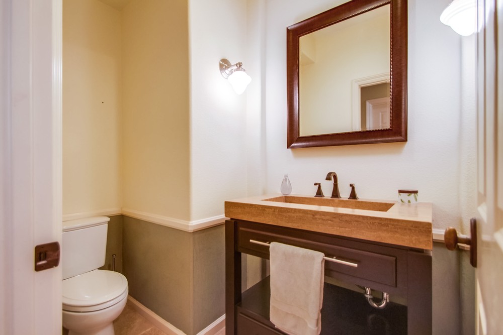 Virtual tour photo 23 of 47 for 5025 Seagrove Cove