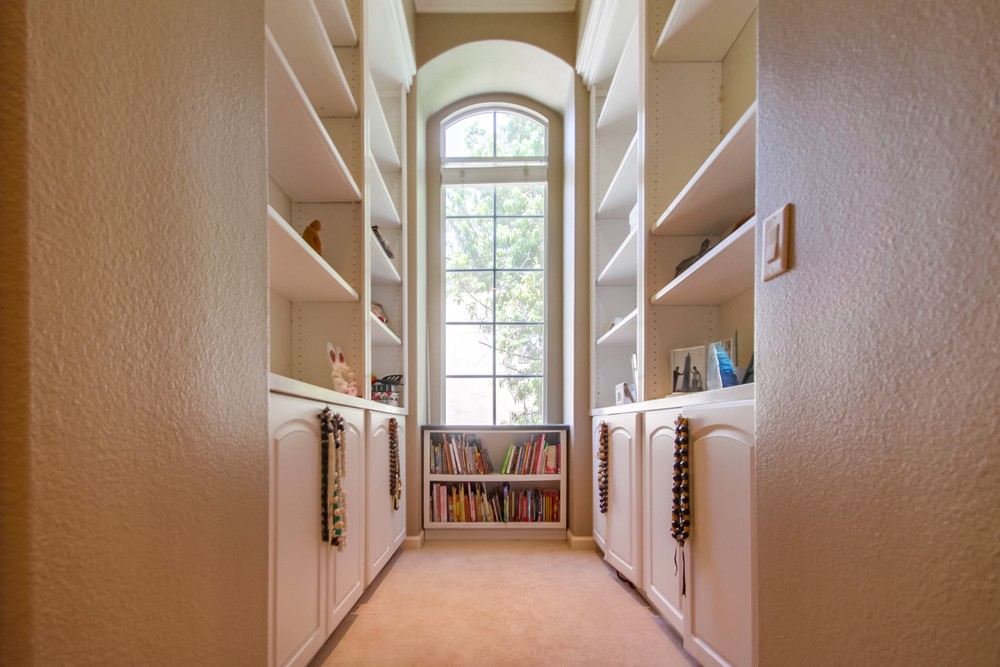Virtual tour photo 25 of 47 for 5025 Seagrove Cove