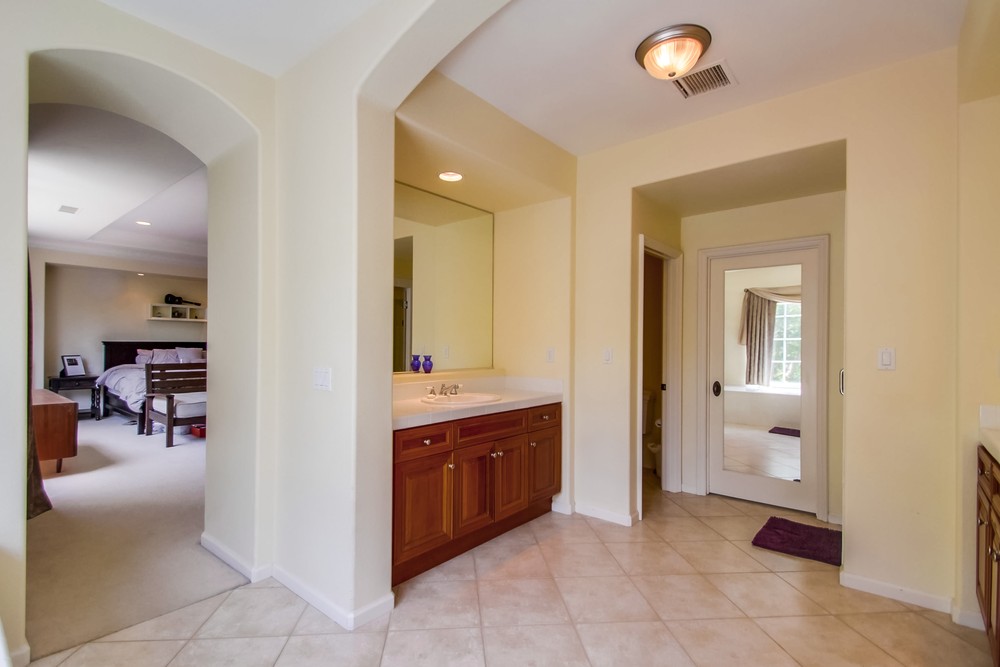 Virtual tour photo 32 of 47 for 5025 Seagrove Cove