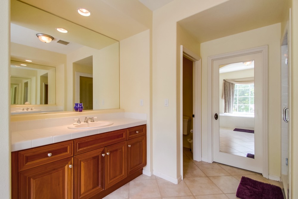 Virtual tour photo 33 of 47 for 5025 Seagrove Cove
