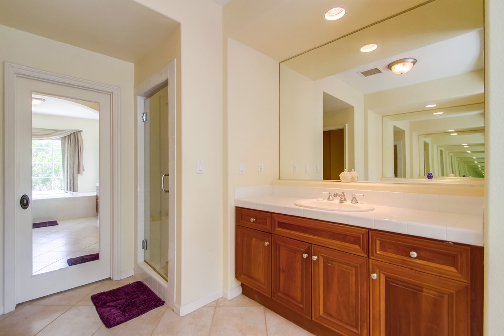Virtual tour photo 34 of 47 for 5025 Seagrove Cove